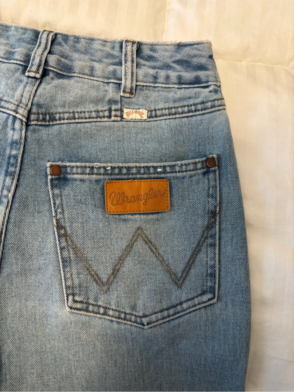 Billabong Wrangler Floral Patchwork Flare Jeans Raw Hem High Waisted Size 26 - Picture 6 of 9
